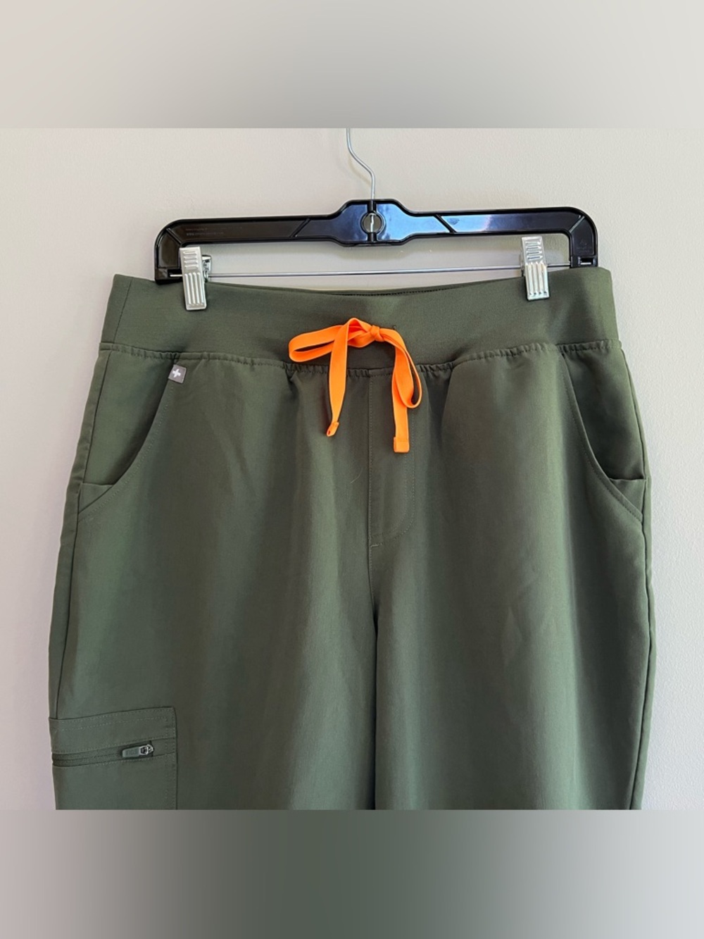 FIGS Zamora Jogger Scrub Pants in Olive Green w/ Orange Drawstring, size L/P - Picture 5 of 8